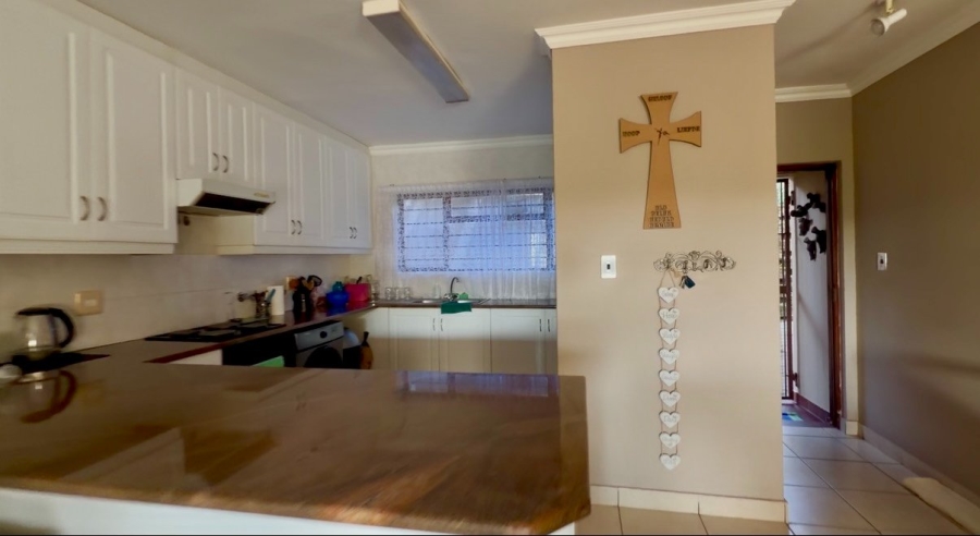 4 Bedroom Property for Sale in St Michaels On Sea KwaZulu-Natal