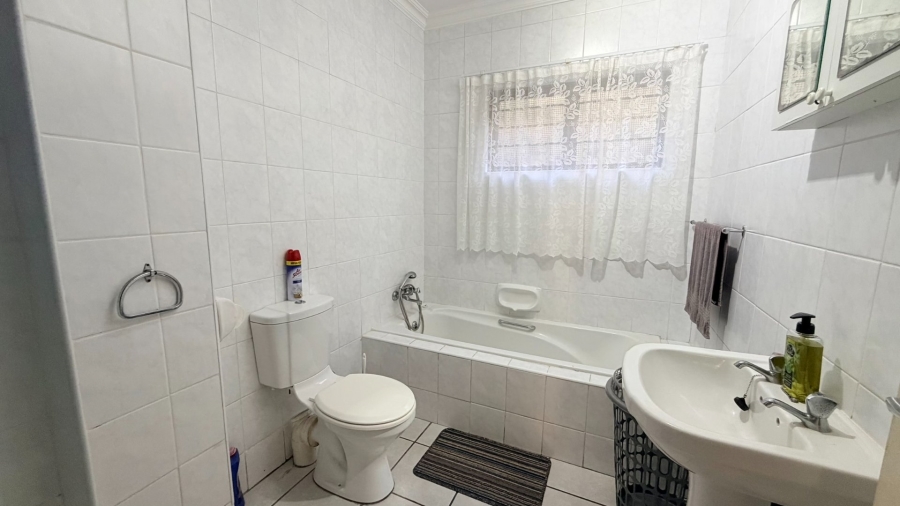 4 Bedroom Property for Sale in St Michaels On Sea KwaZulu-Natal
