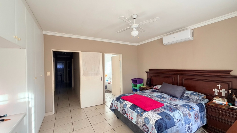 4 Bedroom Property for Sale in St Michaels On Sea KwaZulu-Natal