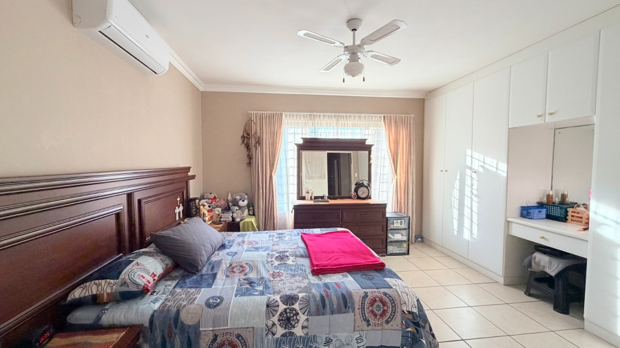 4 Bedroom Property for Sale in St Michaels On Sea KwaZulu-Natal