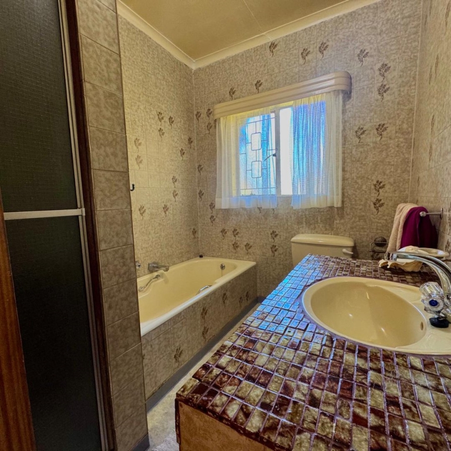 4 Bedroom Property for Sale in Huttenheights KwaZulu-Natal