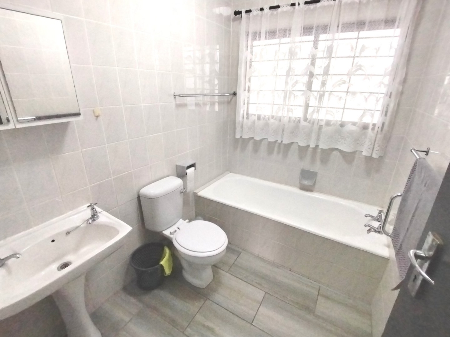 2 Bedroom Property for Sale in Manaba Beach KwaZulu-Natal