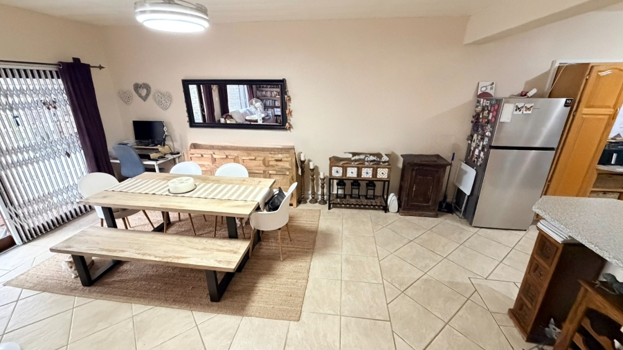 3 Bedroom Property for Sale in Uvongo KwaZulu-Natal