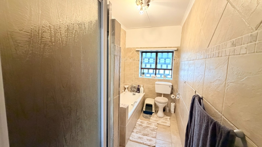 3 Bedroom Property for Sale in Uvongo KwaZulu-Natal