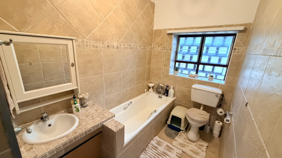 3 Bedroom Property for Sale in Uvongo KwaZulu-Natal