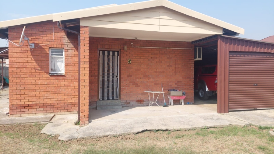 3 Bedroom Property for Sale in Acaciaville KwaZulu-Natal