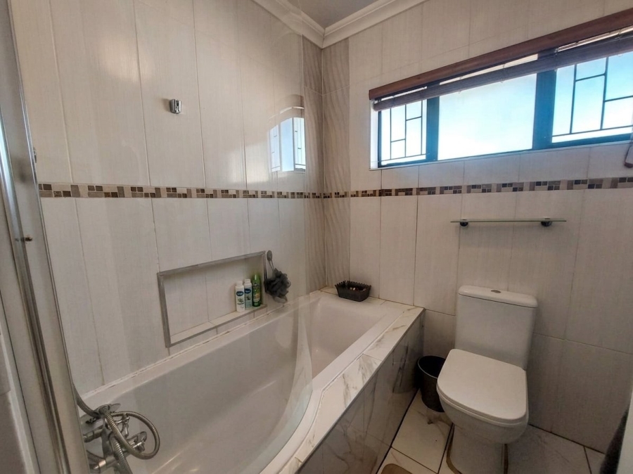 4 Bedroom Property for Sale in Huttenheights KwaZulu-Natal