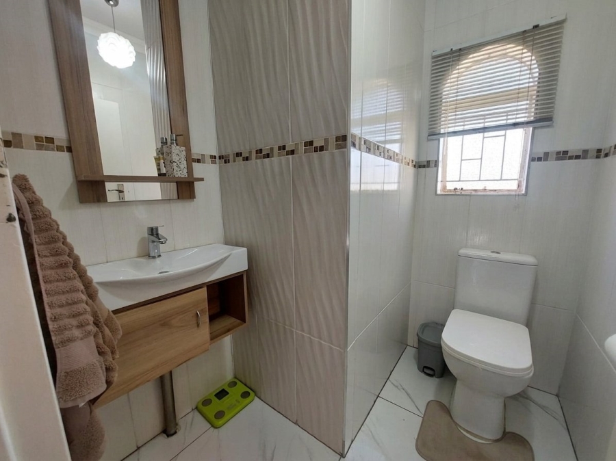 4 Bedroom Property for Sale in Huttenheights KwaZulu-Natal
