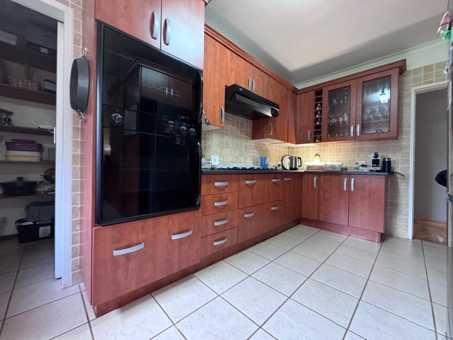 8 Bedroom Property for Sale in Huttenheights KwaZulu-Natal