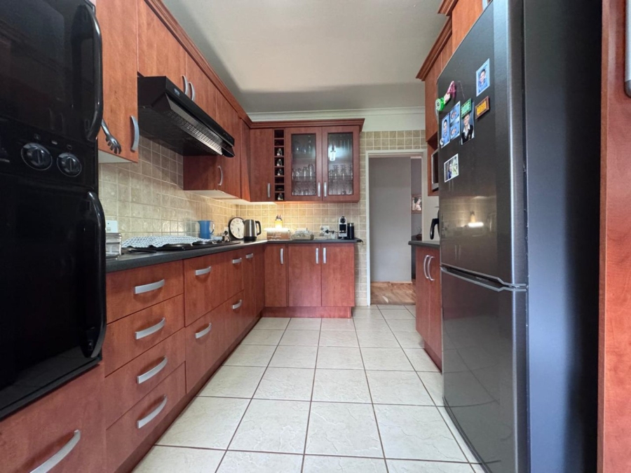 8 Bedroom Property for Sale in Huttenheights KwaZulu-Natal