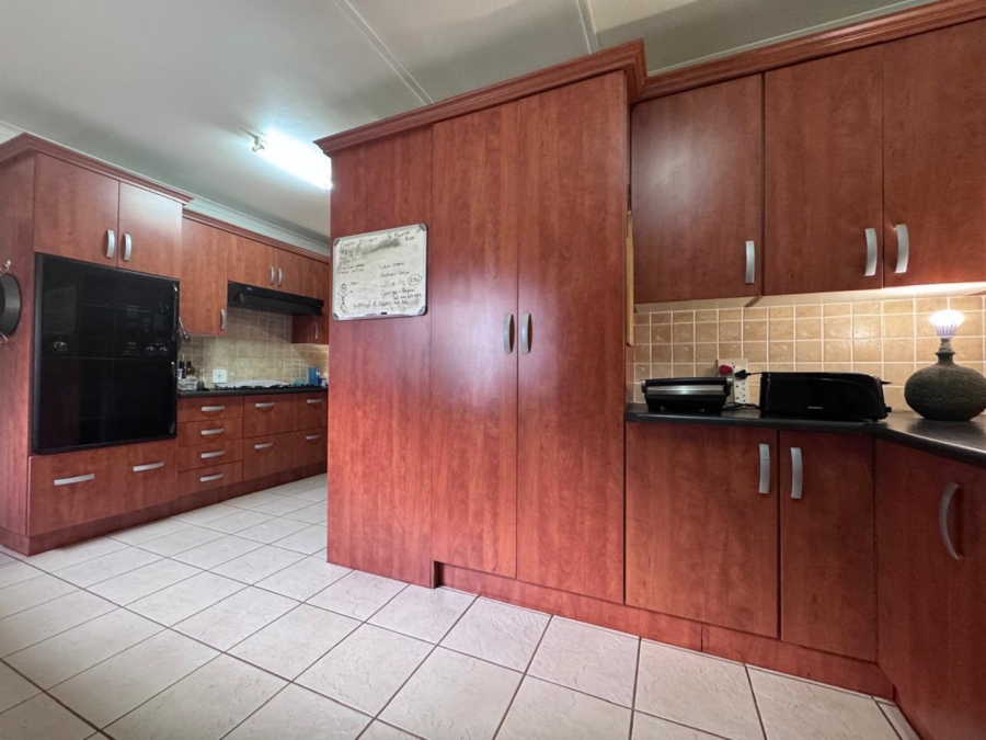8 Bedroom Property for Sale in Huttenheights KwaZulu-Natal