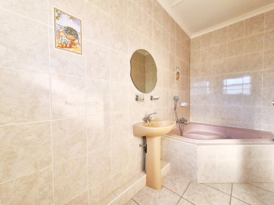To Let 4 Bedroom Property for Rent in Stanger Manor KwaZulu-Natal