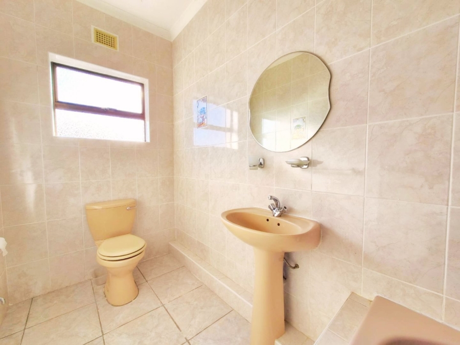 To Let 4 Bedroom Property for Rent in Stanger Manor KwaZulu-Natal