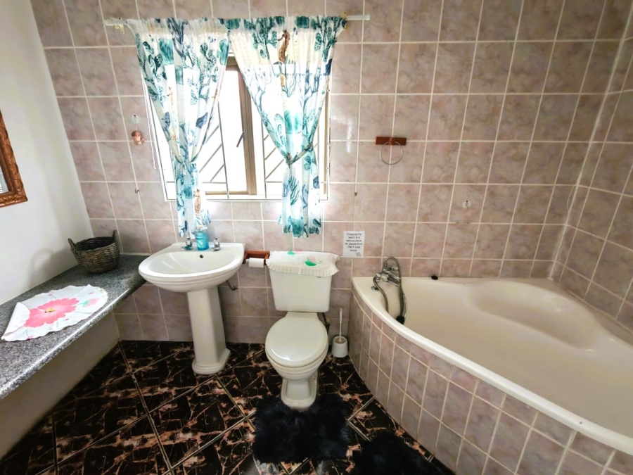 To Let 2 Bedroom Property for Rent in Hibberdene KwaZulu-Natal