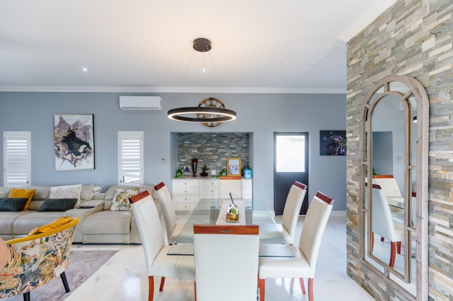 5 Bedroom Property for Sale in Shelly Beach KwaZulu-Natal