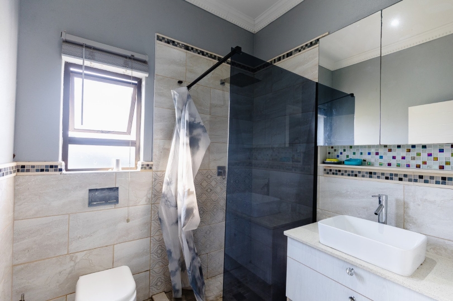5 Bedroom Property for Sale in Shelly Beach KwaZulu-Natal