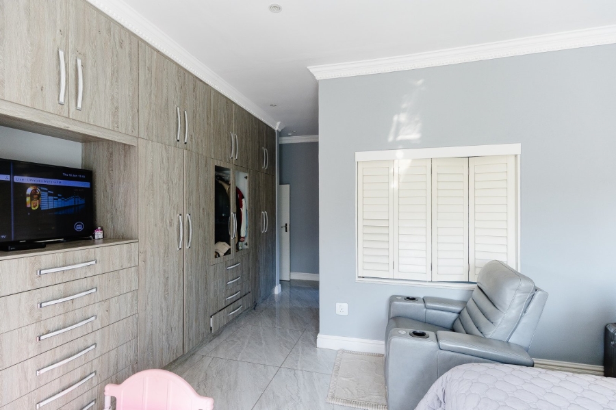 5 Bedroom Property for Sale in Shelly Beach KwaZulu-Natal