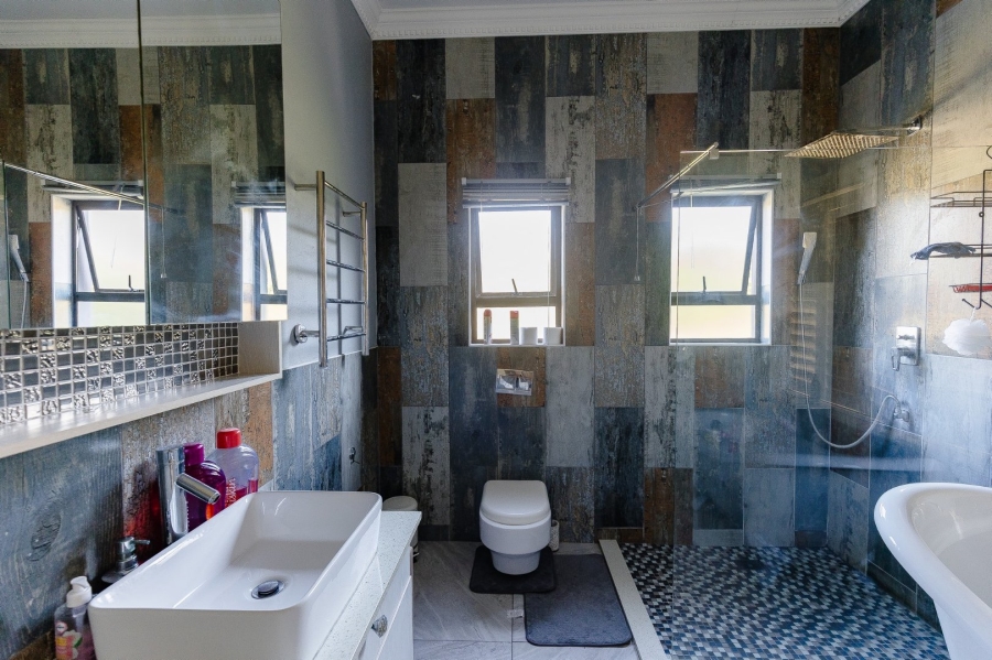 5 Bedroom Property for Sale in Shelly Beach KwaZulu-Natal