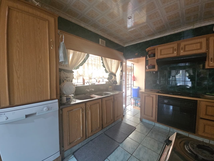4 Bedroom Property for Sale in Lennoxton KwaZulu-Natal