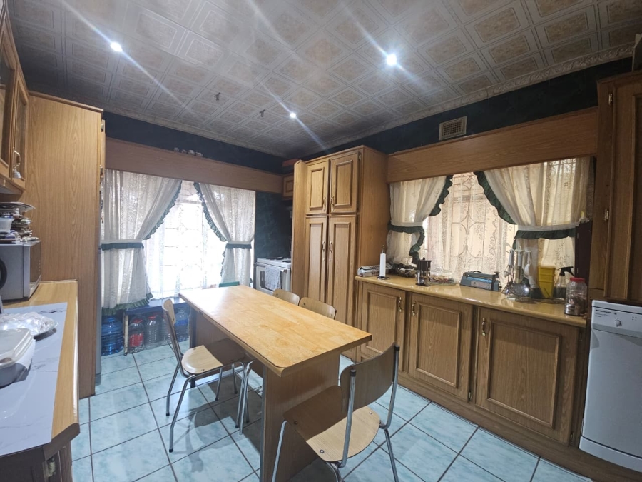 4 Bedroom Property for Sale in Lennoxton KwaZulu-Natal