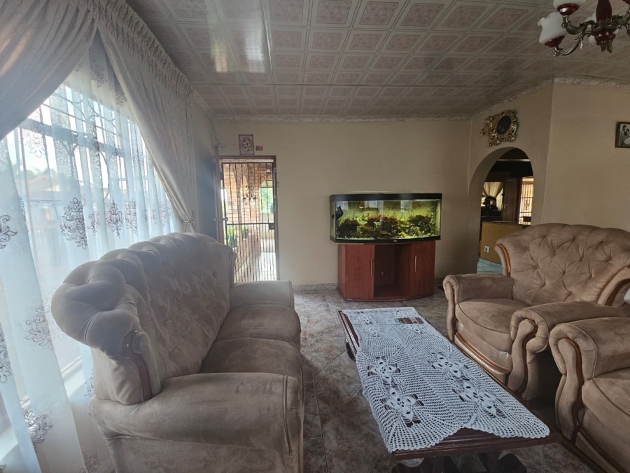 4 Bedroom Property for Sale in Lennoxton KwaZulu-Natal