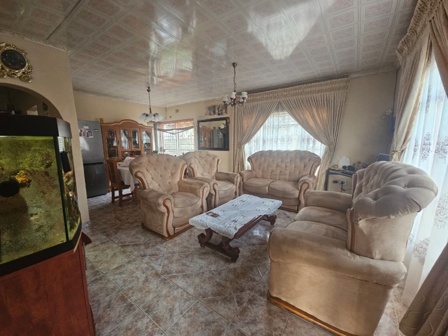 4 Bedroom Property for Sale in Lennoxton KwaZulu-Natal