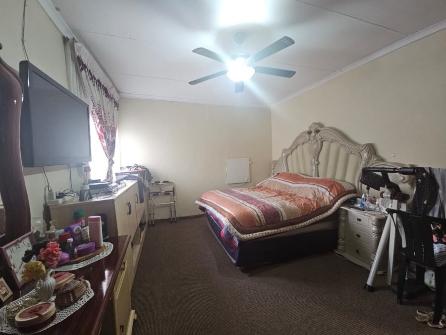 4 Bedroom Property for Sale in Lennoxton KwaZulu-Natal