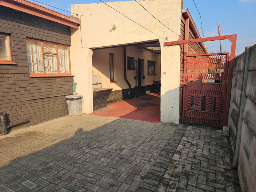 4 Bedroom Property for Sale in Lennoxton KwaZulu-Natal
