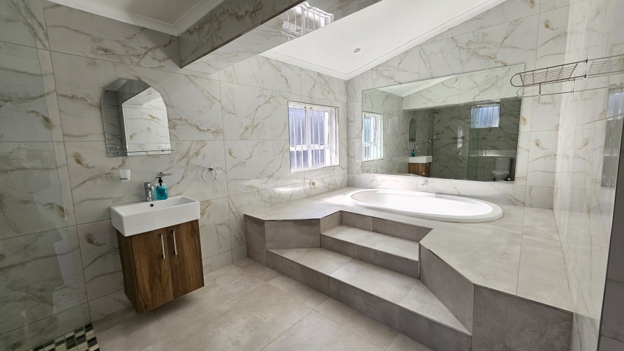 4 Bedroom Property for Sale in Windermere KwaZulu-Natal
