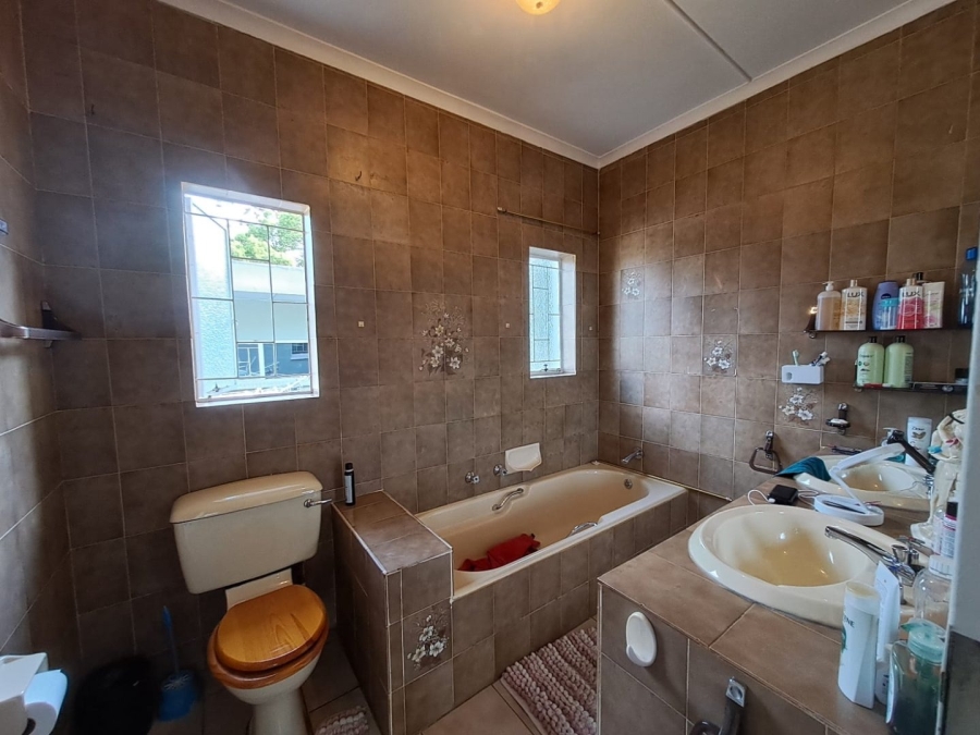4 Bedroom Property for Sale in Huttenheights KwaZulu-Natal