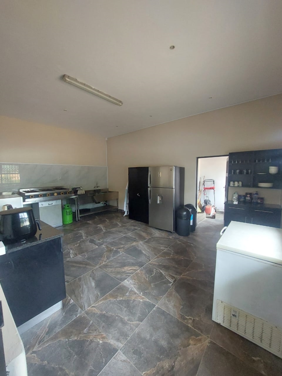 To Let Commercial Property for Rent in Bluff KwaZulu-Natal