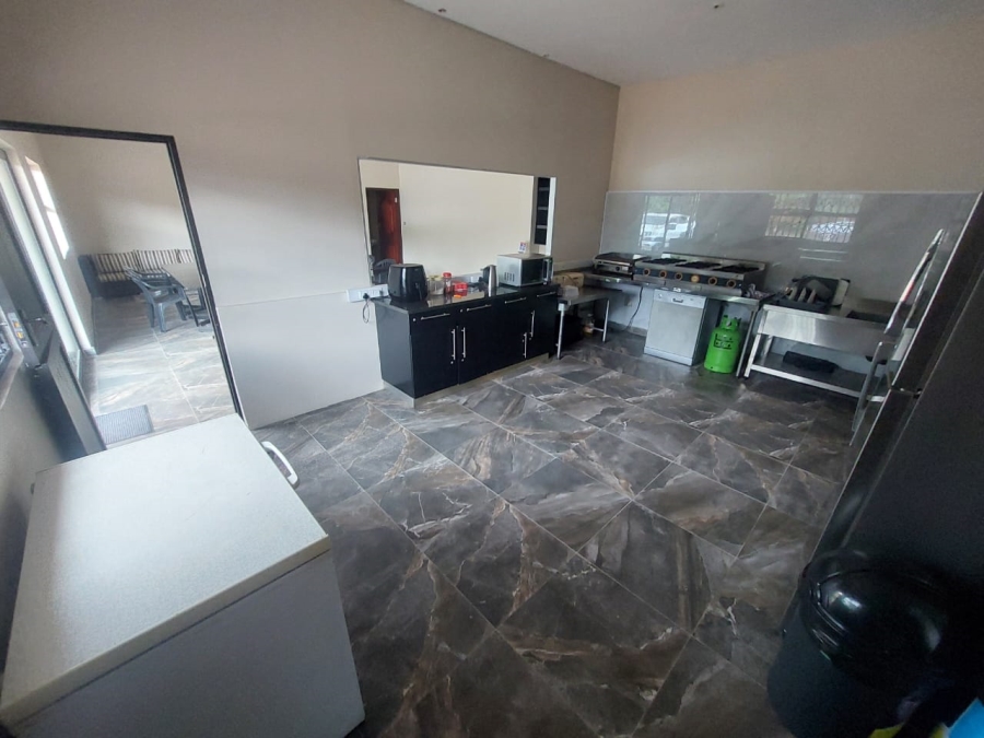 To Let Commercial Property for Rent in Bluff KwaZulu-Natal