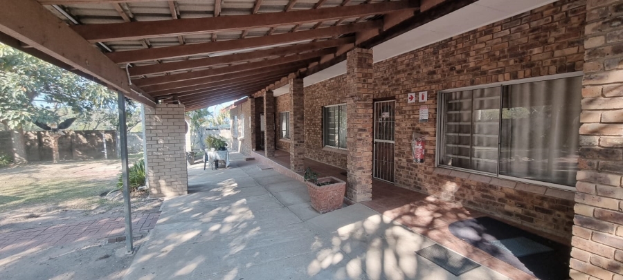 11 Bedroom Property for Sale in Uvongo KwaZulu-Natal