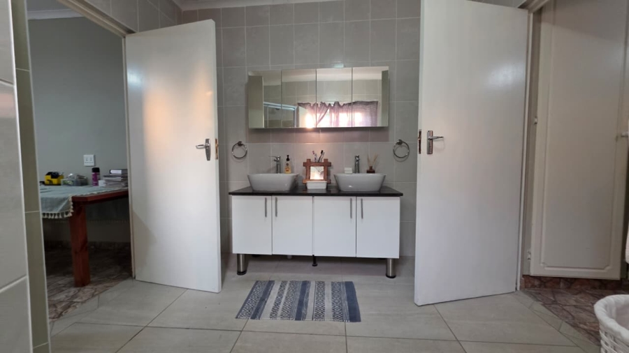 11 Bedroom Property for Sale in Uvongo KwaZulu-Natal