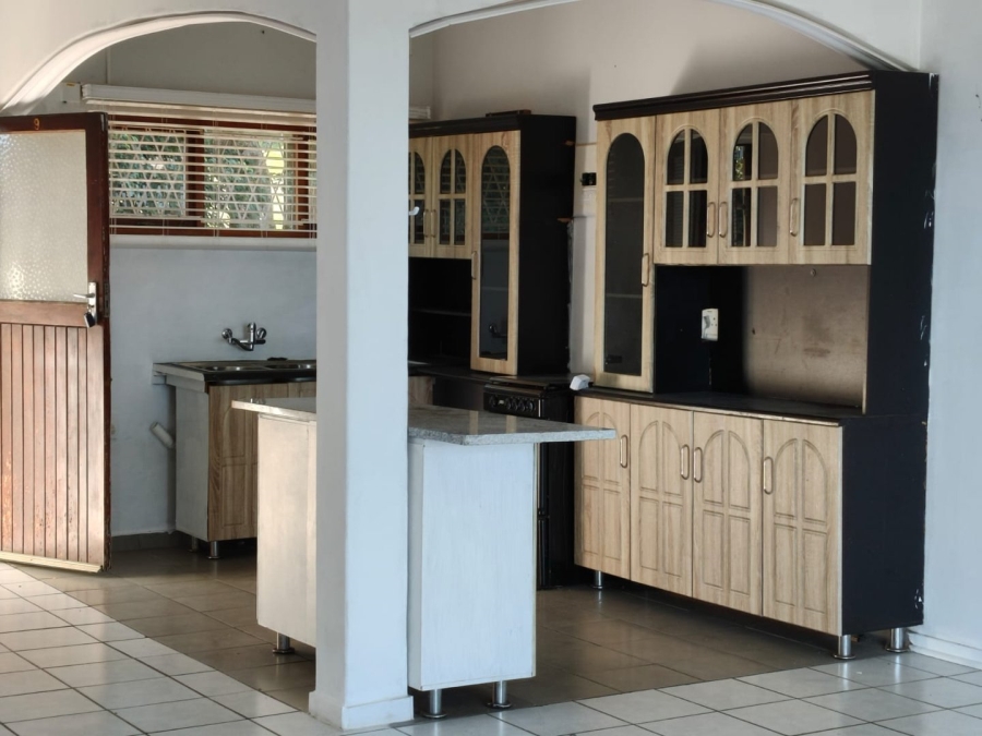 2 Bedroom Property for Sale in Umtentweni KwaZulu-Natal