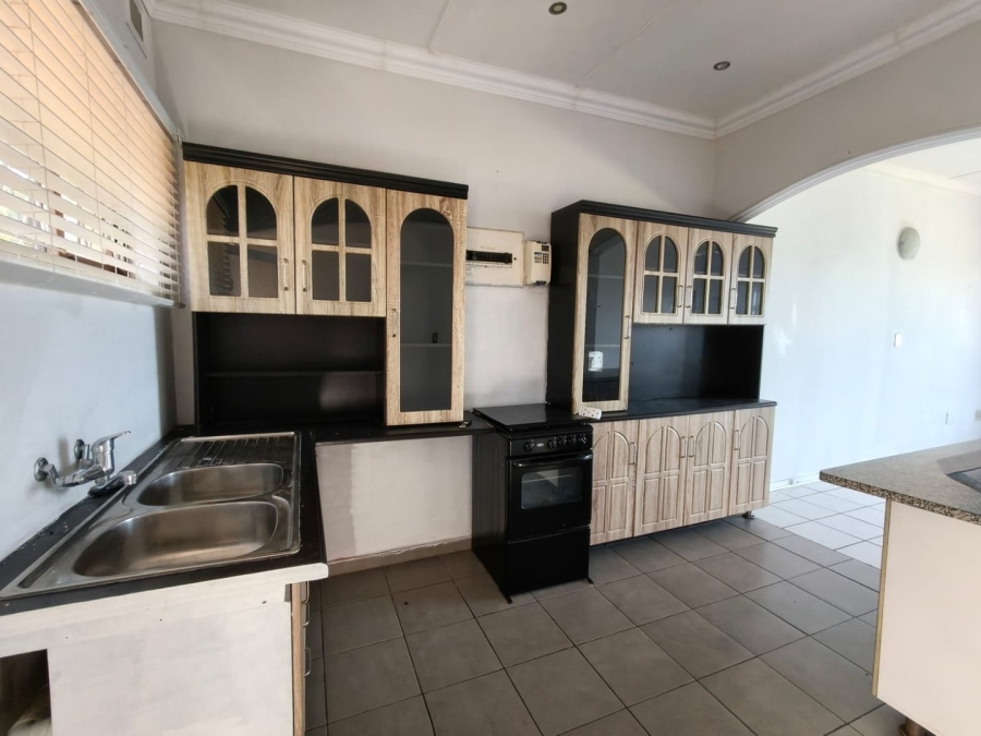 2 Bedroom Property for Sale in Umtentweni KwaZulu-Natal