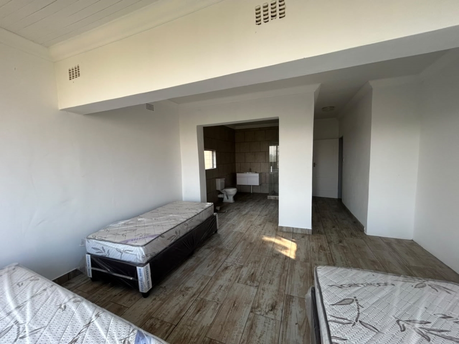 6 Bedroom Property for Sale in Leisure Bay KwaZulu-Natal