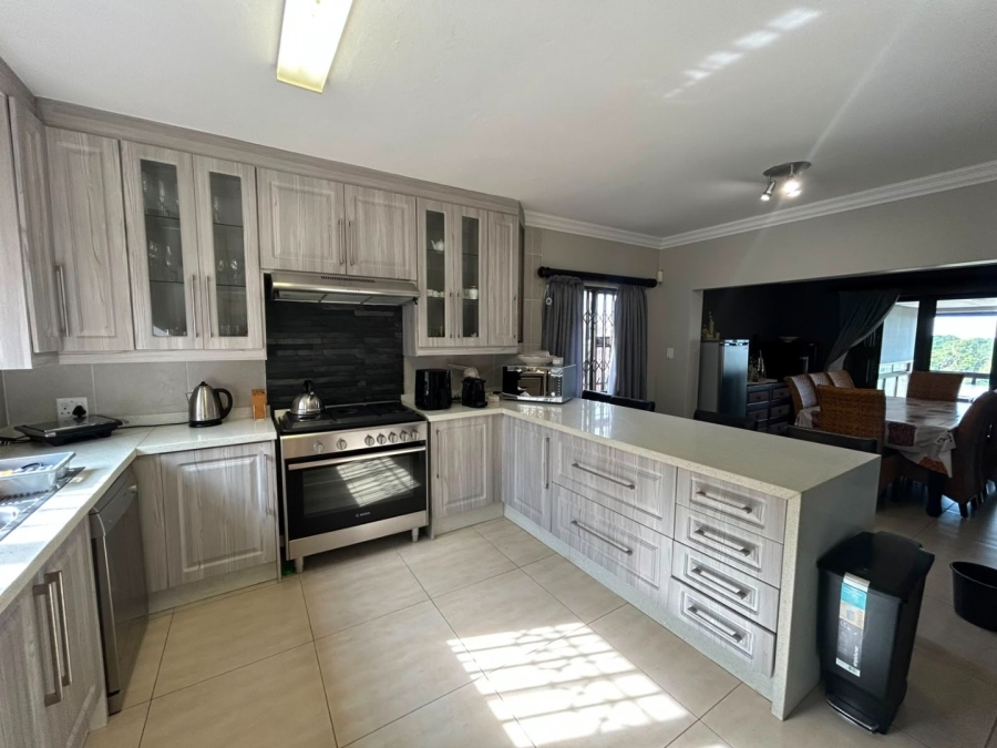 6 Bedroom Property for Sale in Leisure Bay KwaZulu-Natal