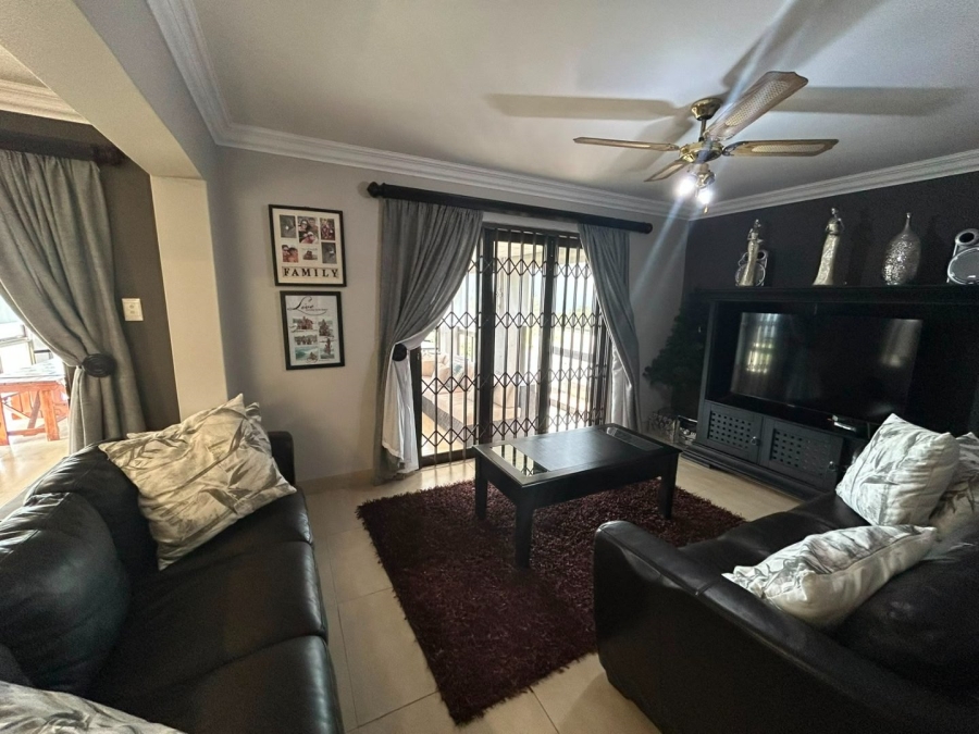 6 Bedroom Property for Sale in Leisure Bay KwaZulu-Natal