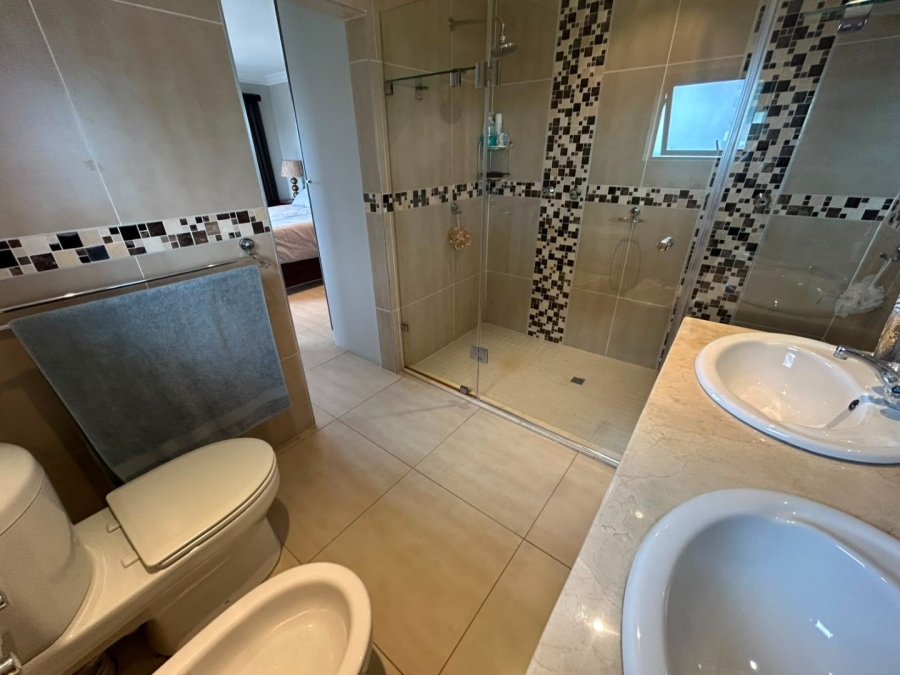6 Bedroom Property for Sale in Leisure Bay KwaZulu-Natal