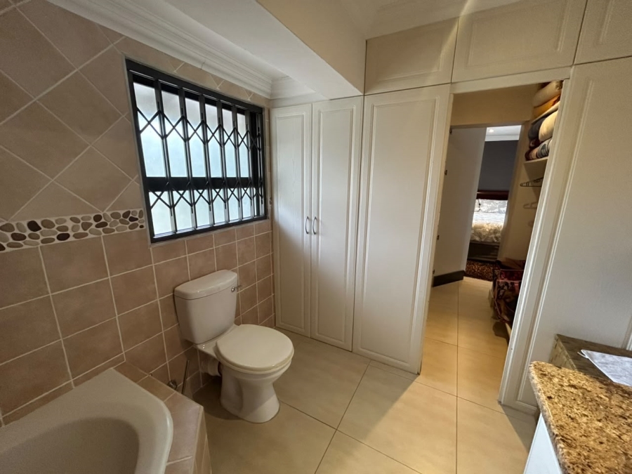 6 Bedroom Property for Sale in Leisure Bay KwaZulu-Natal