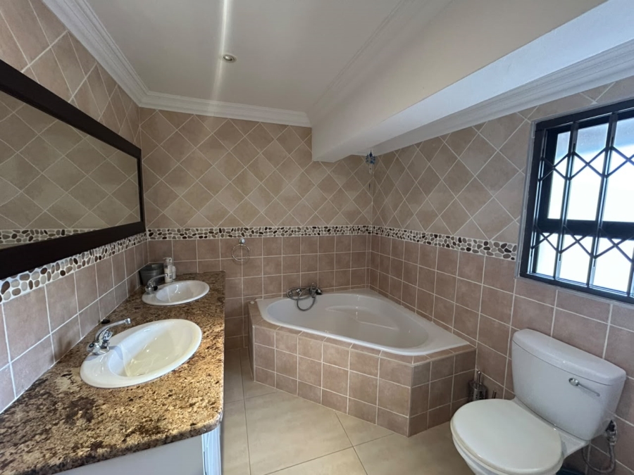 6 Bedroom Property for Sale in Leisure Bay KwaZulu-Natal