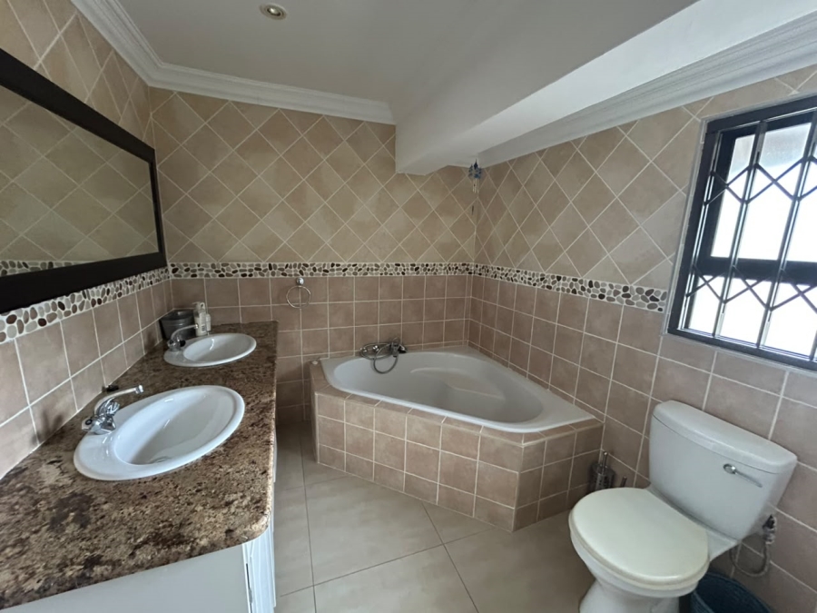 6 Bedroom Property for Sale in Leisure Bay KwaZulu-Natal