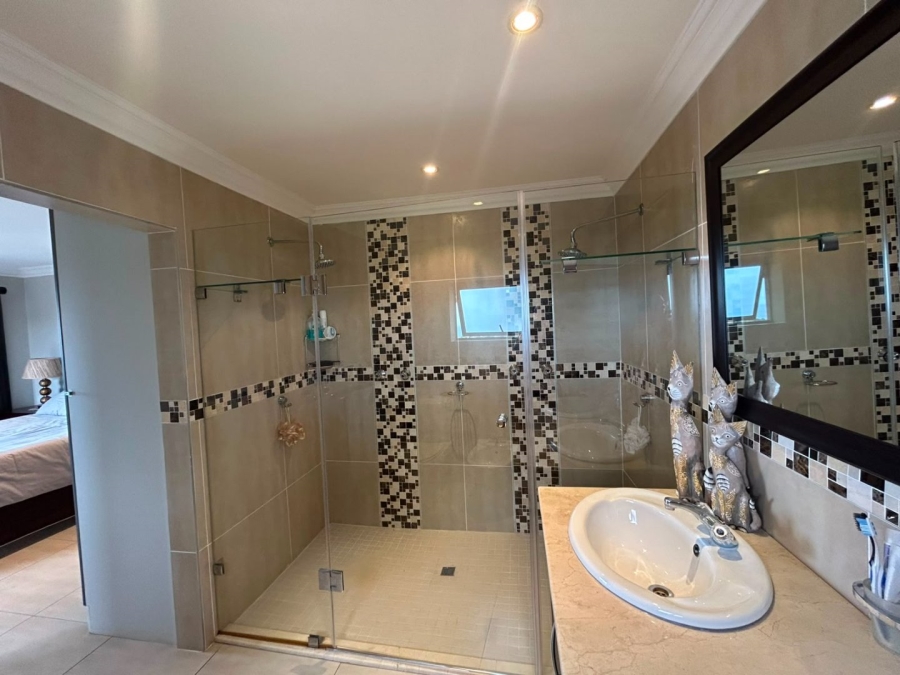 6 Bedroom Property for Sale in Leisure Bay KwaZulu-Natal
