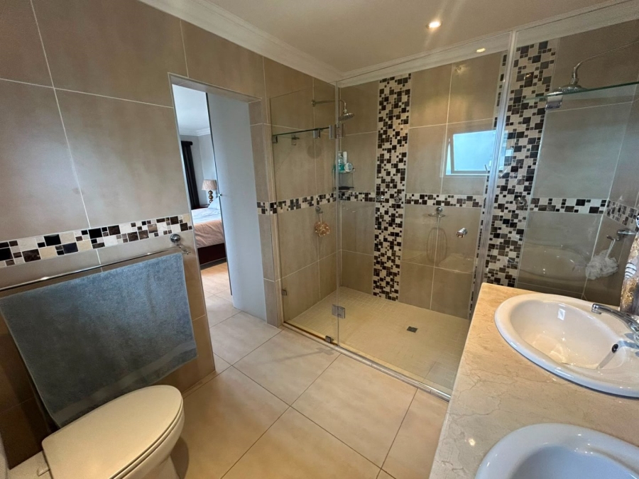 6 Bedroom Property for Sale in Leisure Bay KwaZulu-Natal