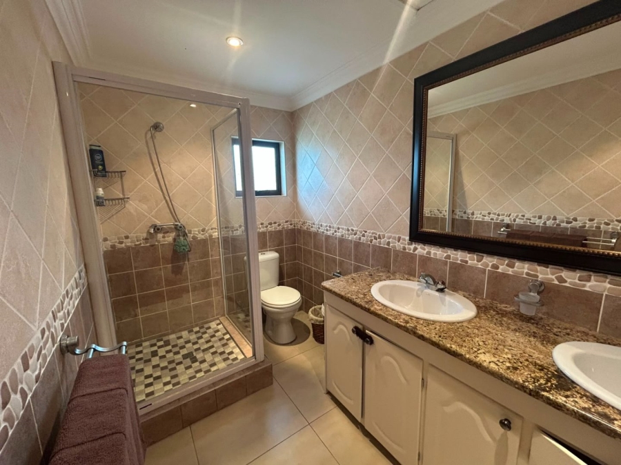 6 Bedroom Property for Sale in Leisure Bay KwaZulu-Natal