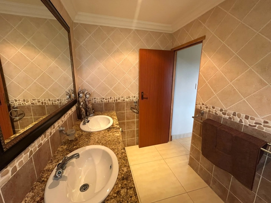 6 Bedroom Property for Sale in Leisure Bay KwaZulu-Natal