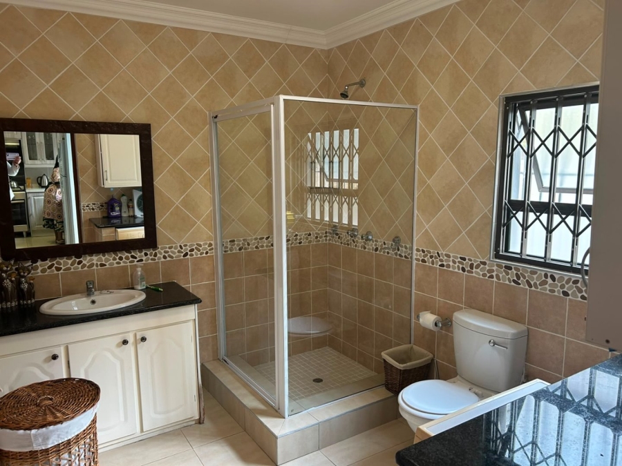 6 Bedroom Property for Sale in Leisure Bay KwaZulu-Natal
