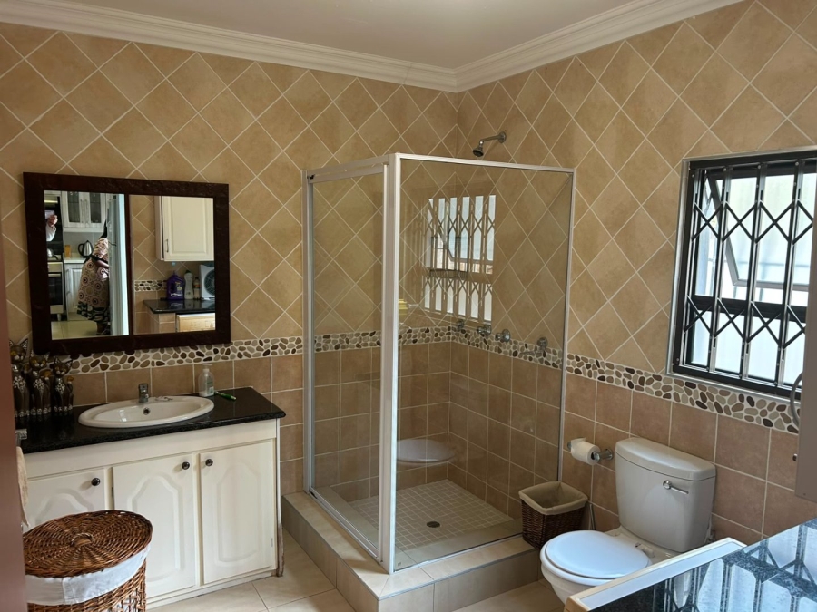 6 Bedroom Property for Sale in Leisure Bay KwaZulu-Natal