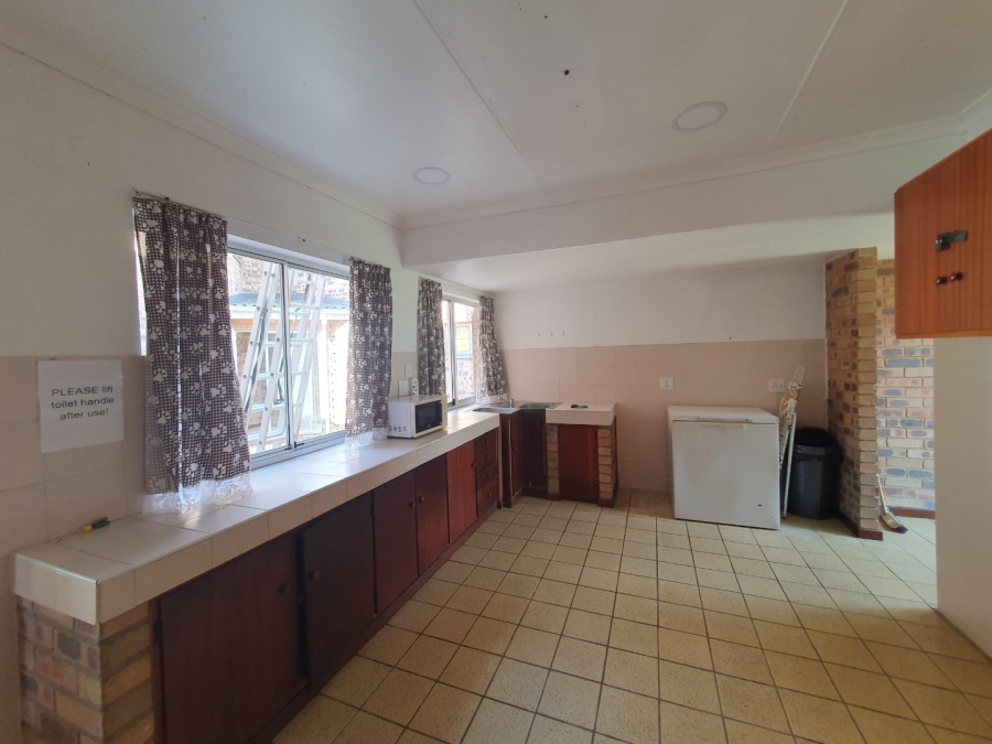 8 Bedroom Property for Sale in Port Edward KwaZulu-Natal